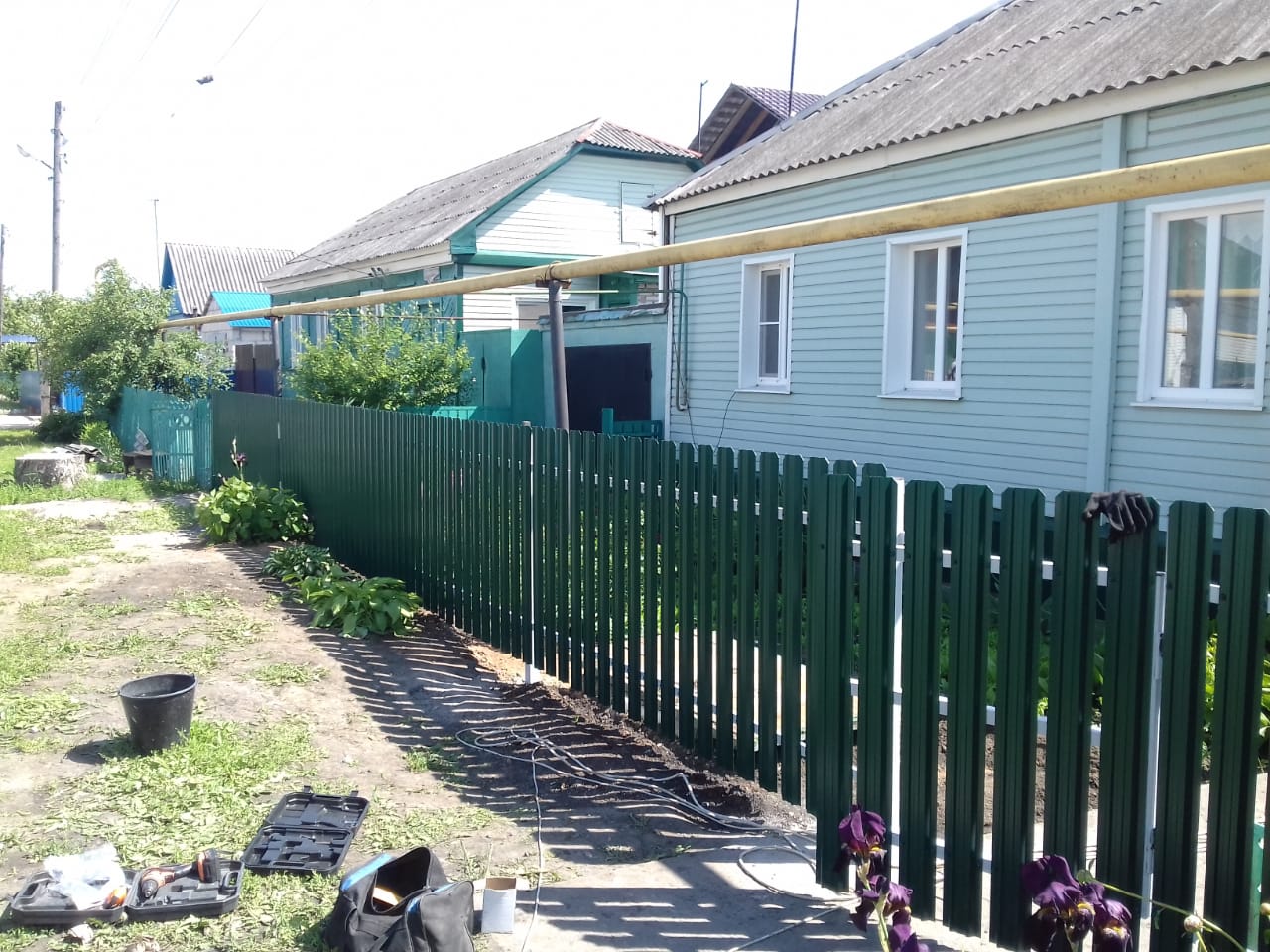 Комбинированный забор 25м штакетник и профлист, ворота, калитка фото в Актау