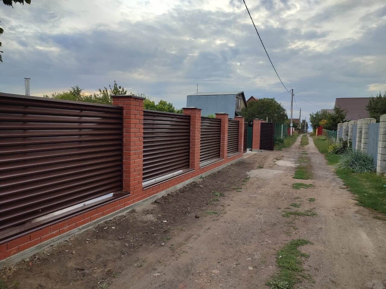 Забор из ламелей Еврожалюзи 28м RAL8017/8017 Шоколад двусторонний фото 2 в Актау