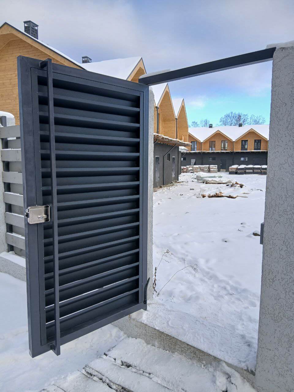 Входная группа из ламелей Хай-Тек RAL7024/7024 Серый Графит двусторонний МАТТЕ фото 21 в Актау