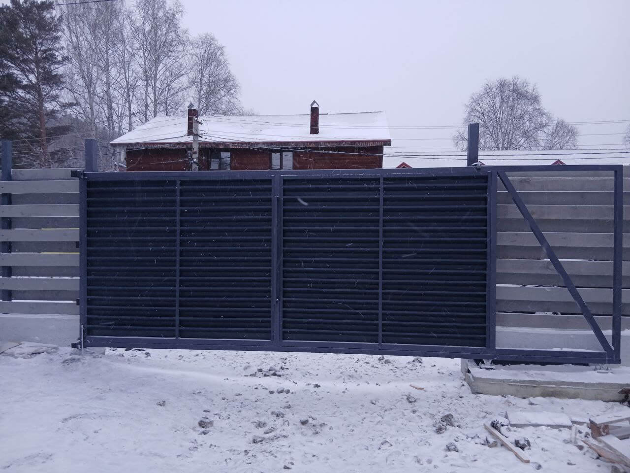 Входная группа из ламелей Хай-Тек RAL7024/7024 Серый Графит двусторонний МАТТЕ фото 17 в Актау