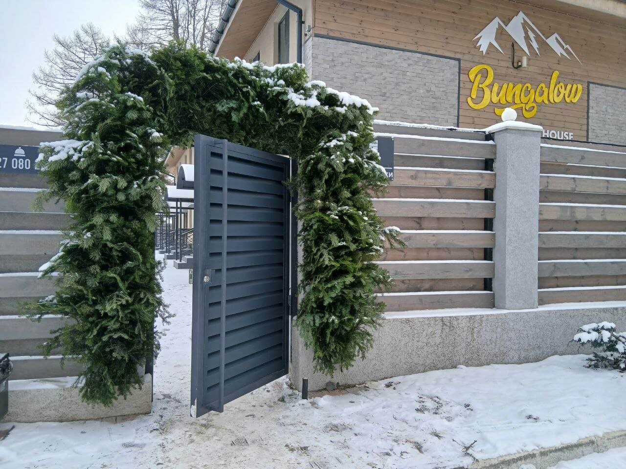 Входная группа из ламелей Хай-Тек RAL7024/7024 Серый Графит двусторонний МАТТЕ фото 15 в Актау