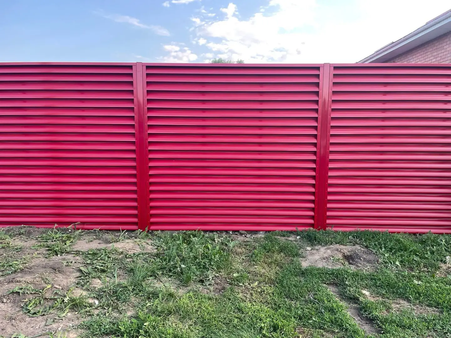 Забор-жалюзи из ламелей Еврожалюзи 24м RAL3003 Рубин в Актау