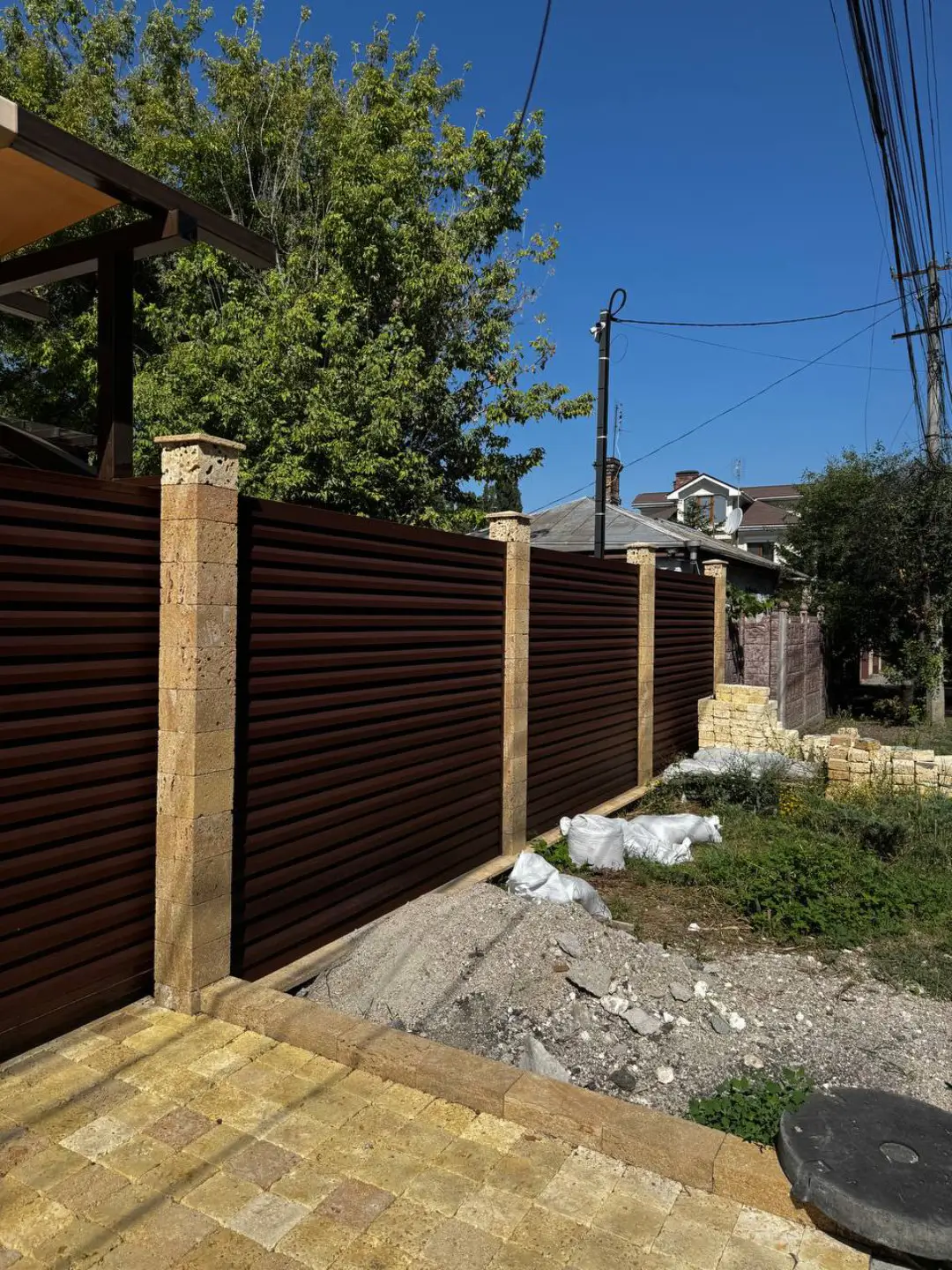 Забор-жалюзи из ламелей Реснички 12м RAL8017 Шоколад МАТТЕ фото 6 в Актау