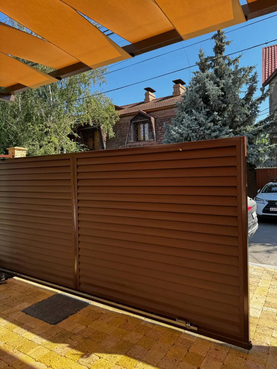 Забор-жалюзи из ламелей Реснички 12м RAL8017 Шоколад МАТТЕ фото 3 в Актау